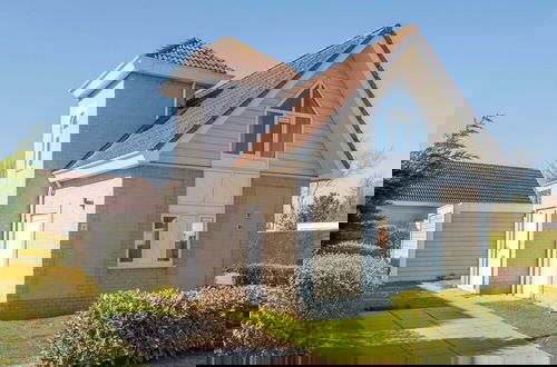 Foto 1 - Well Furnished Villa With Garden Near the Beach