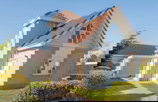 Foto 1 - Well Furnished Villa With Garden Near the Beach