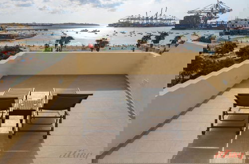 Foto 2 - Luxurious Duplex Seafront Apt With Amazing Views