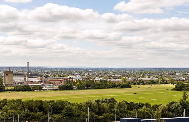 Sky-High Studio with Stunning Views - Foto 29