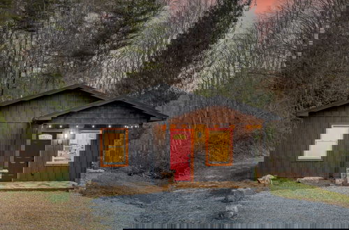 Foto 1 - Bears Place by Avantstay Cozy Mountain Cabin in Brevard + Firepit