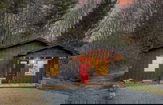 Foto 1 - Bears Place by Avantstay Cozy Mountain Cabin in Brevard + Firepit