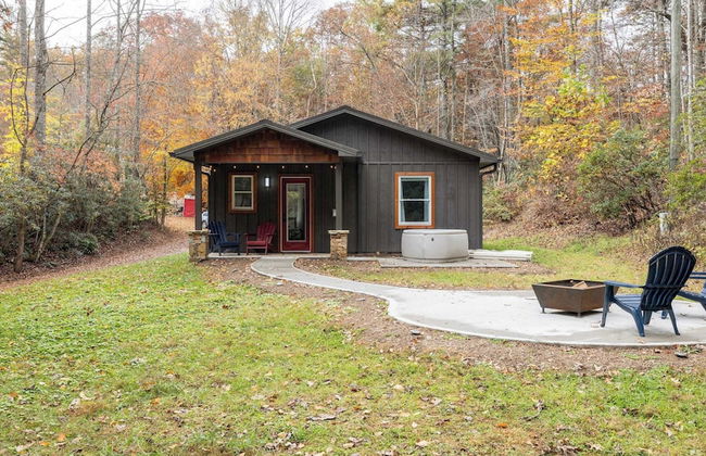 Bears Place by Avantstay Cozy Mountain Cabin in Brevard + Firepit - Photo 23