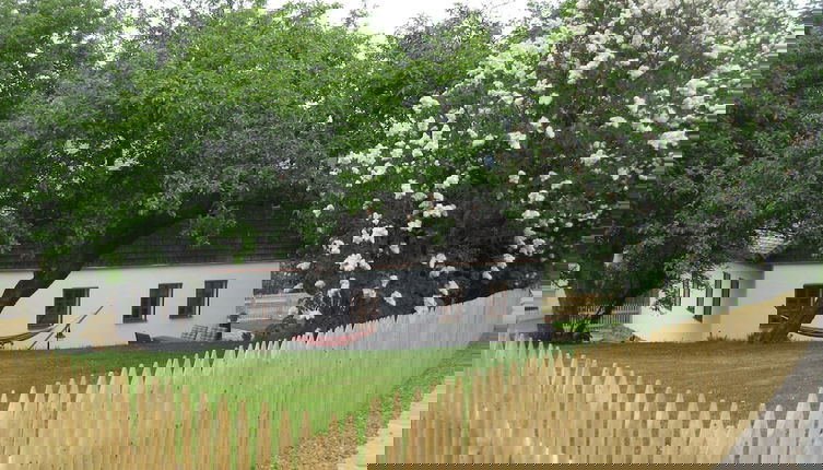 Foto 1 - Sunny Holiday Home Near the Forest