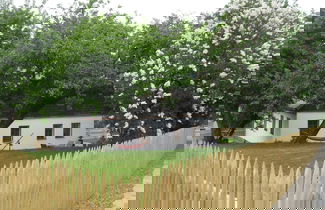 Foto 1 - Sunny Holiday Home Near the Forest