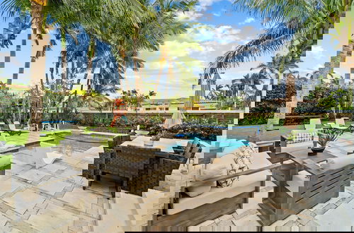 Foto 39 - Aqua Haven- Stylish Getaway With Pool and Jacuzzi