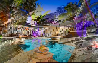 Foto 1 - Aqua Haven- Stylish Getaway With Pool and Jacuzzi