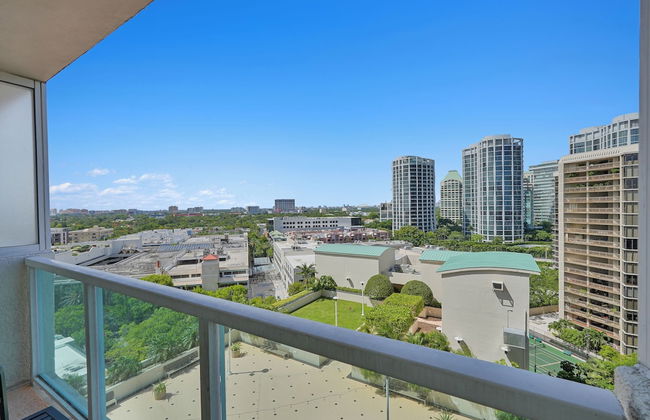 Stunning 12th Floor Studio in the Grove - Photo 25