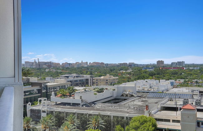 Stunning 12th Floor Studio in the Grove - Photo 23