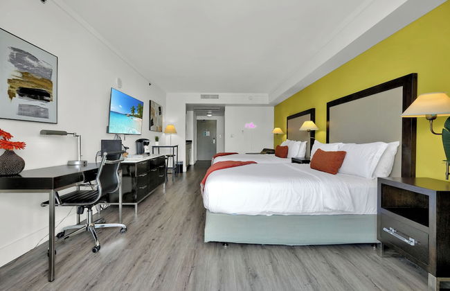 Stunning 12th Floor Studio in the Grove - Photo 9