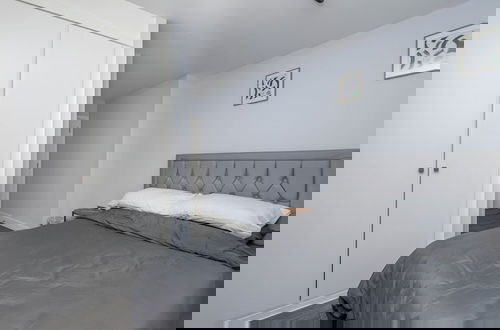 Foto 4 - Stylish Elegant New Flat 5 Min from Crossrail
