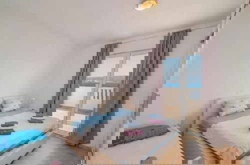 Foto 2 - Apartment Stipic Omis - Three Bedroom Apartment With Terrace