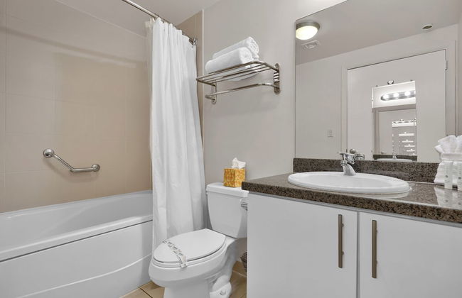 Spectacular Bay View 1bd 2baths in Grove - Photo 23