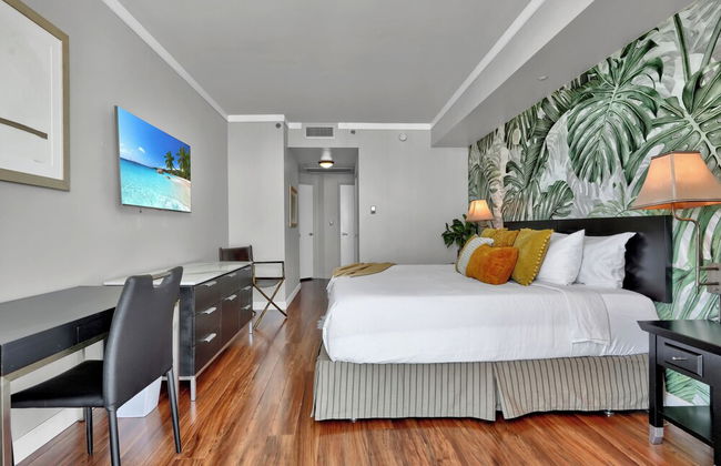 Spectacular Bay View 1bd 2baths in Grove - Photo 11