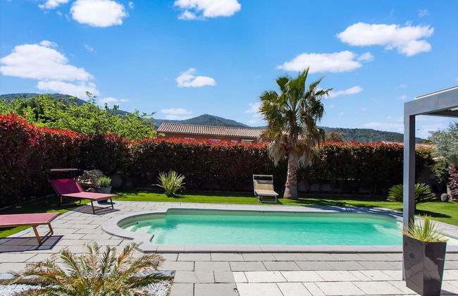 Beautiful Holiday Home With Swimming Pool - Foto 23