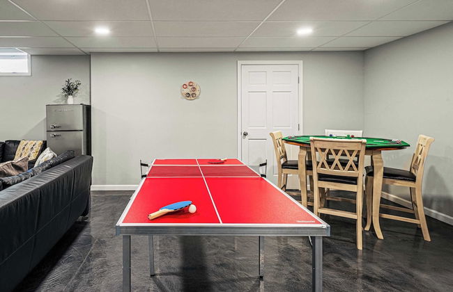 Laker's Pointe by Avantstay Lakefront Private Peninsula Hot Tub, Game Room - Photo 27