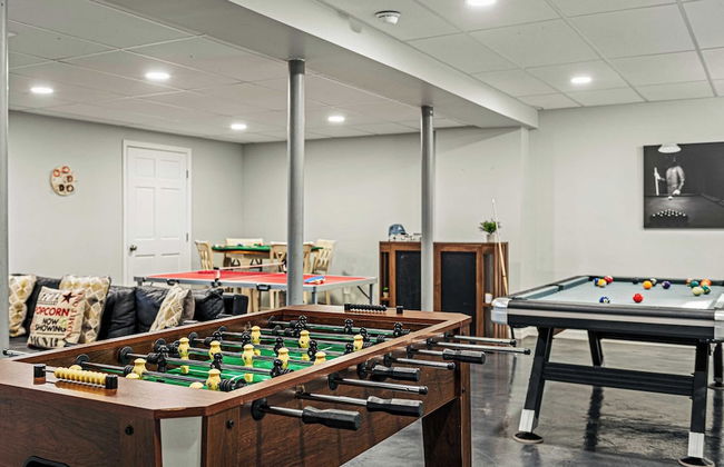 Laker's Pointe by Avantstay Lakefront Private Peninsula Hot Tub, Game Room - Photo 20