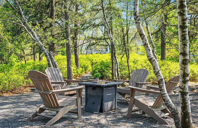 Laker's Pointe by Avantstay Lakefront Private Peninsula Hot Tub, Game Room - Photo 49