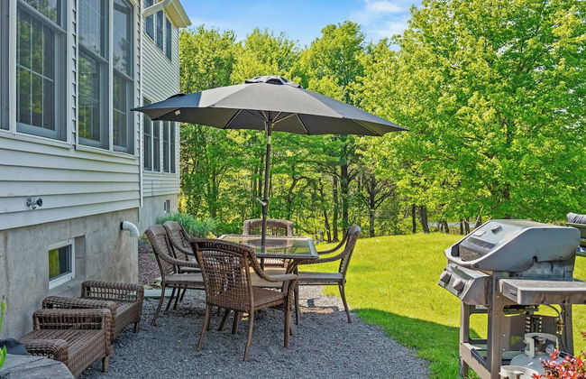 Laker's Pointe by Avantstay Lakefront Private Peninsula Hot Tub, Game Room - Photo 6