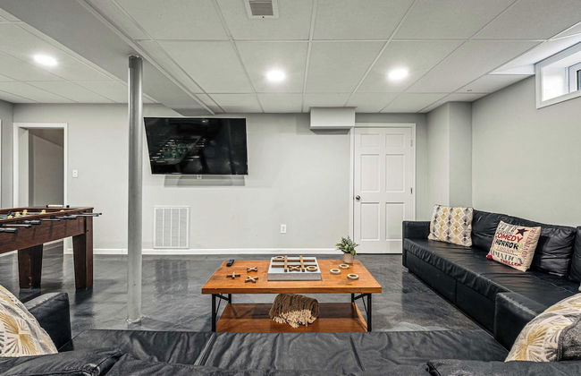 Laker's Pointe by Avantstay Lakefront Private Peninsula Hot Tub, Game Room - Photo 23