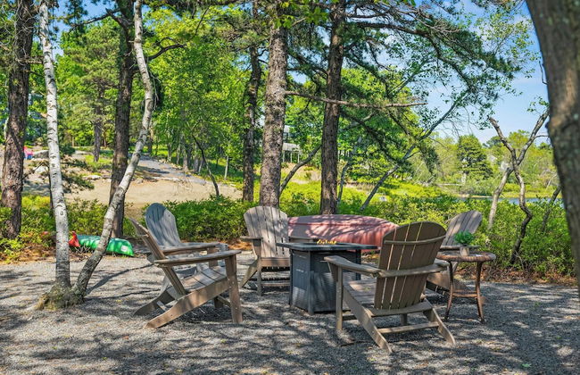 Laker's Pointe by Avantstay Lakefront Private Peninsula Hot Tub, Game Room - Photo 50