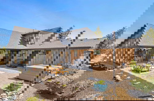 Photo 21 - The Gem Estate by Avantstay Modern Farmhouse w/ Lavender Fields + Hot Tub