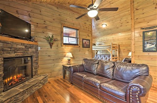 Photo 7 - Rustic Pigeon Forge Cabin w/ Hot Tub: Near Town