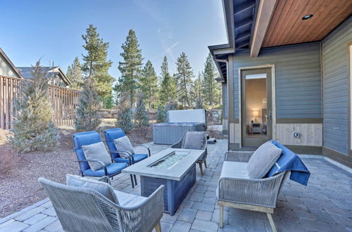 Photo 22 - Luxury Mt Bachelor Retreat w/ Hot Tub & Patio