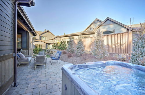 Photo 23 - Luxury Mt Bachelor Retreat w/ Hot Tub & Patio