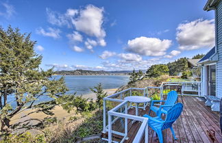 Photo 3 - Waldport Beach House w/ Loft, Grill & Ocean Views