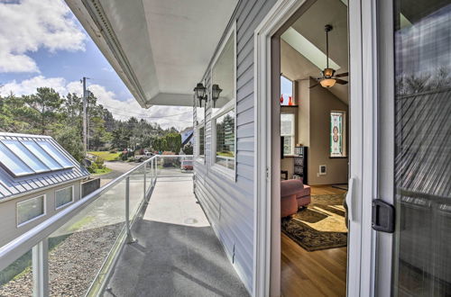 Foto 8 - Waldport Beach House w/ Loft, Grill & Ocean Views