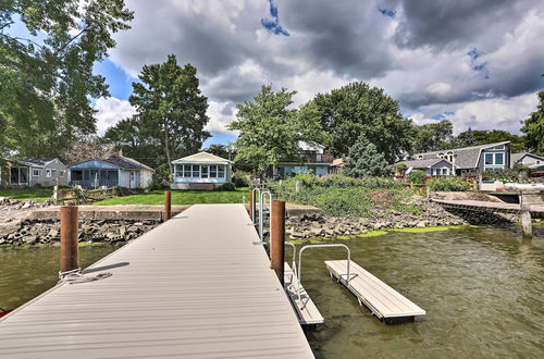 Foto 6 - Lake Erie Waterfront Home w/ Sunroom & Yard