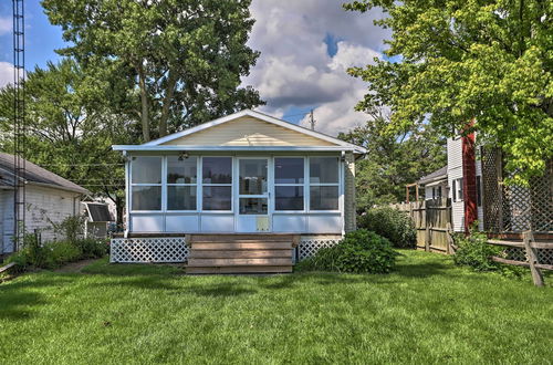 Foto 26 - Lake Erie Waterfront Home w/ Sunroom & Yard