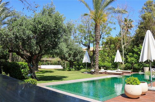 Foto 79 - Luxurious Coastal Villa with Pool