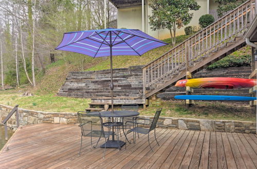 Foto 33 - Waterfront Lake Lure Home w/ 2-story Deck