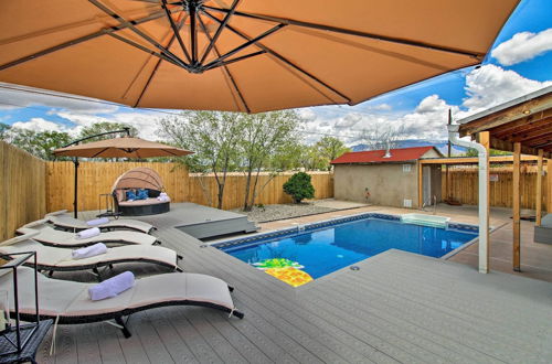 Foto 1 - Luxury Albuquerque Home w/ Pool, Deck, + Hot Tub