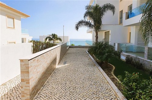 Foto 22 - Luxury Ocean Apartment by Ideal Homes Porto de Mos Lagos