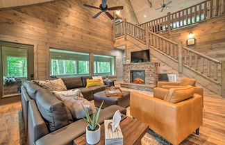 Foto 1 - Sevierville Cabin w/ Hot Tub & Indoor Pool