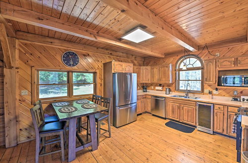 Foto 28 - Exquisite Cabin w/ Deck & Fire Pit, 10 Mi to Lake