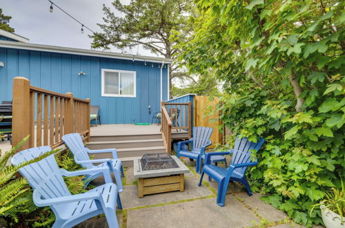 Photo 12 - House w/ Hot Tub & Deck - Walk to Seaside Beach