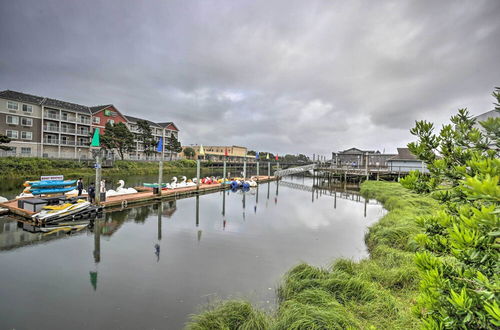 Photo 2 - House w/ Hot Tub & Deck - Walk to Seaside Beach