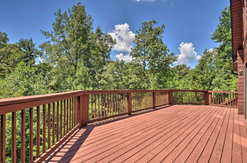 Photo 17 - Charming Lake Hartwell Retreat w/ Boat Dock