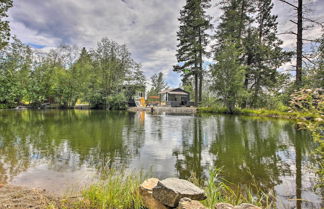 Foto 3 - Wilderness Glamping: Eureka Tiny Home w/ Hot Tub