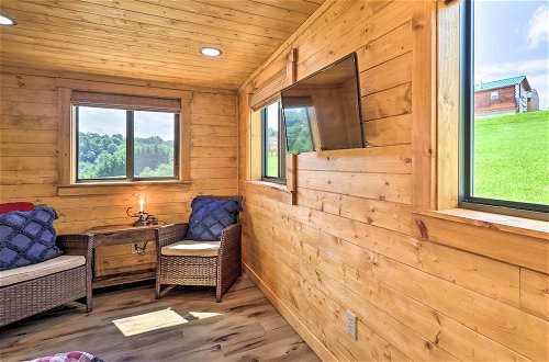 Foto 16 - Sparta Tiny Cabin w/ Covered Deck + River Access