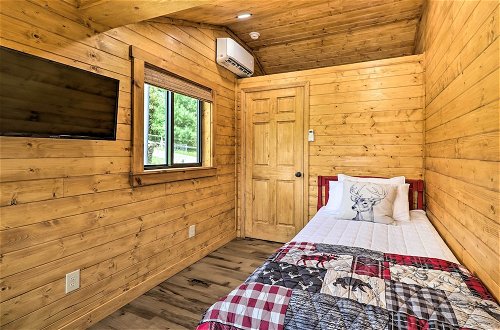 Foto 25 - Sparta Tiny Cabin w/ Covered Deck + River Access