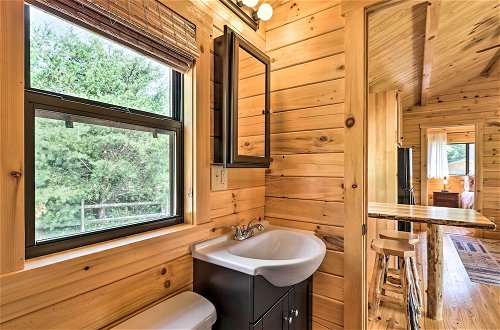 Foto 12 - Sparta Tiny Cabin w/ Covered Deck + River Access