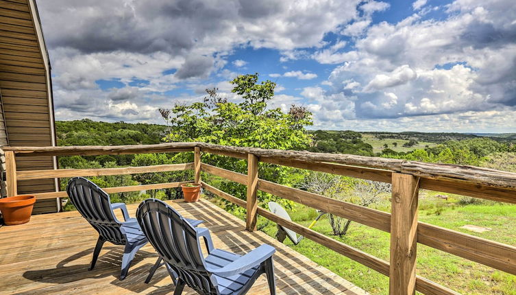 Foto 1 - Rural Texas Escape on 10 Acres w/ Deck & Sunroom