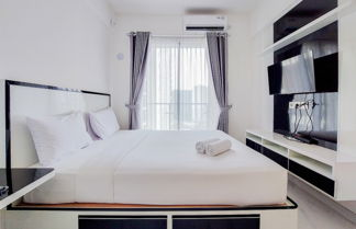 Photo 3 - Fancy And Nice Studio At 20Th Floor Sky House Bsd Apartment