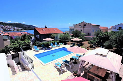 Photo 22 - Luxury Beachfront Villa With Pool for two Families