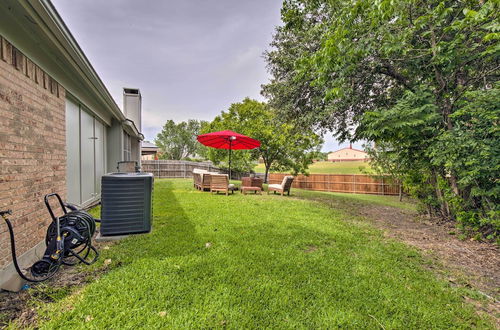 Photo 16 - Cozy Irving Home w/ Fully Fenced Backyard